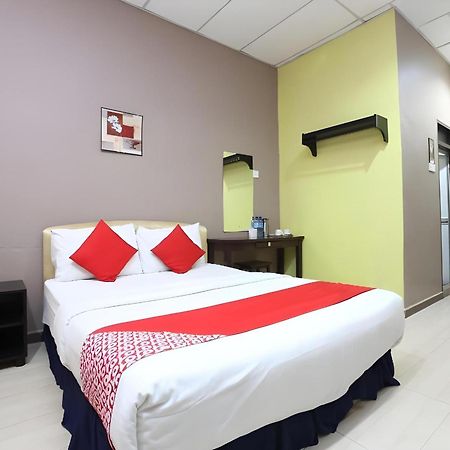 โอโย 89588 เดสตินี ริเวอร์ไซด์ โฮเต็ล Hotel โกตาบารู ภายนอก รูปภาพ