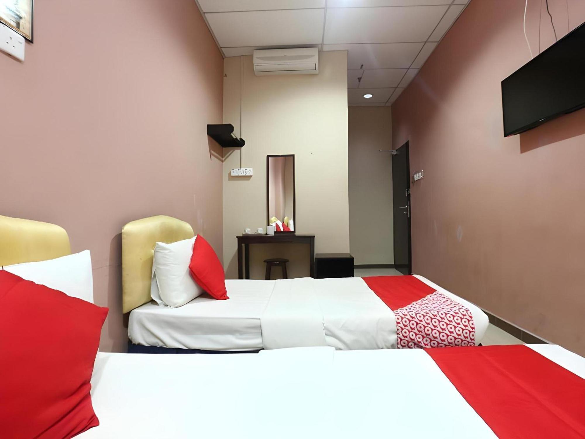 โอโย 89588 เดสตินี ริเวอร์ไซด์ โฮเต็ล Hotel โกตาบารู ภายนอก รูปภาพ