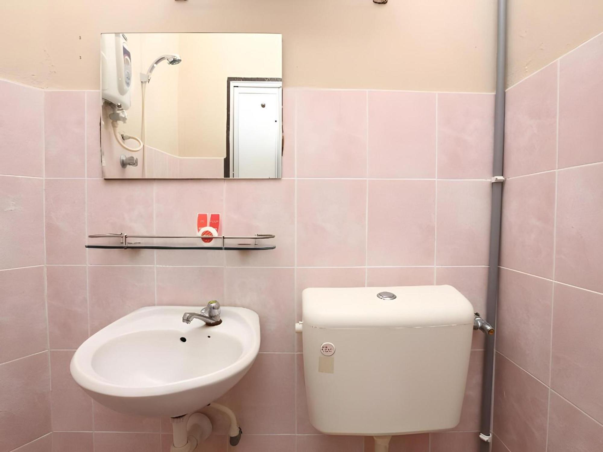 โอโย 89588 เดสตินี ริเวอร์ไซด์ โฮเต็ล Hotel โกตาบารู ภายนอก รูปภาพ