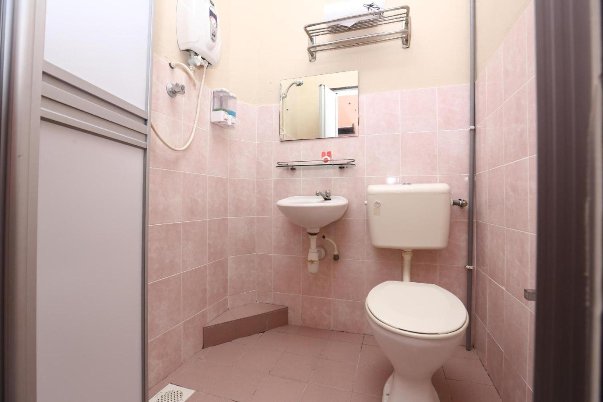 โอโย 89588 เดสตินี ริเวอร์ไซด์ โฮเต็ล Hotel โกตาบารู ภายนอก รูปภาพ