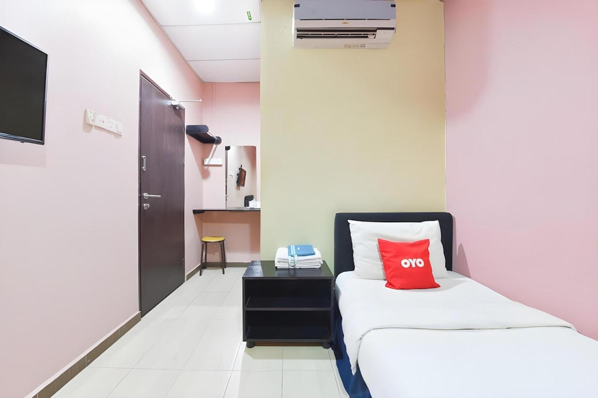 โอโย 89588 เดสตินี ริเวอร์ไซด์ โฮเต็ล Hotel โกตาบารู ภายนอก รูปภาพ